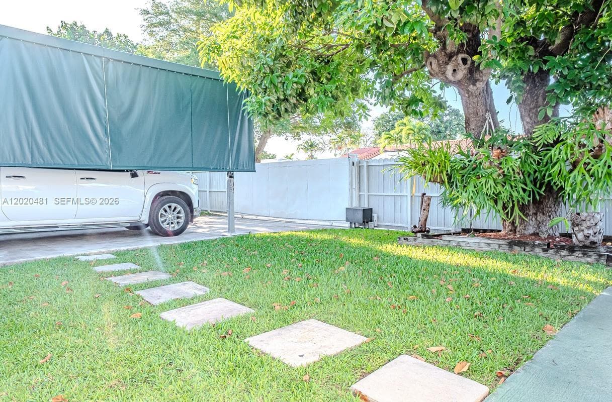 3400 SW 108th Ave, Miami FL 33165 — 26
