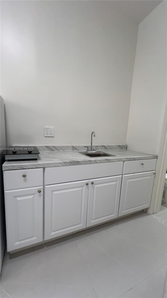 1845 Bay Rd # 1, Miami Beach FL 33139 — 2