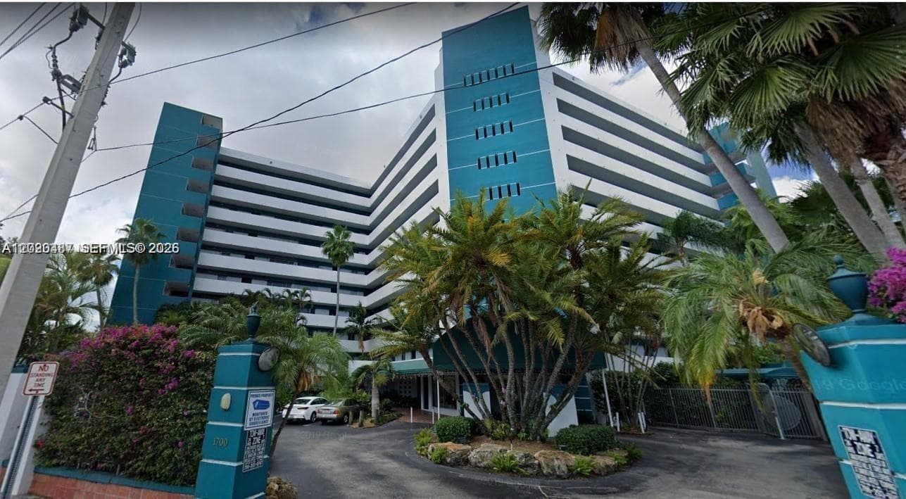 1700 N River Dr # 1009, Miami FL 33125 — 1