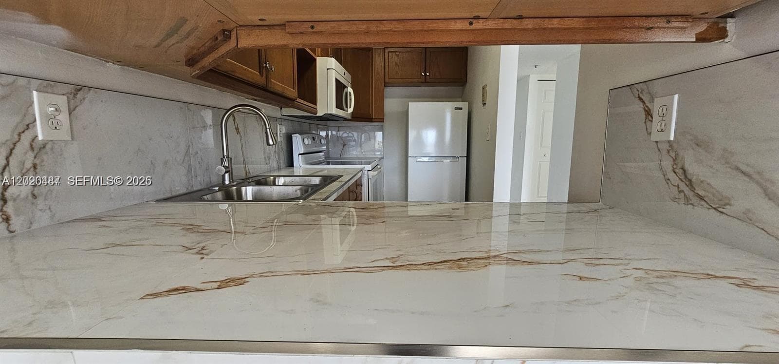 1700 N River Dr # 1009, Miami FL 33125 — 11