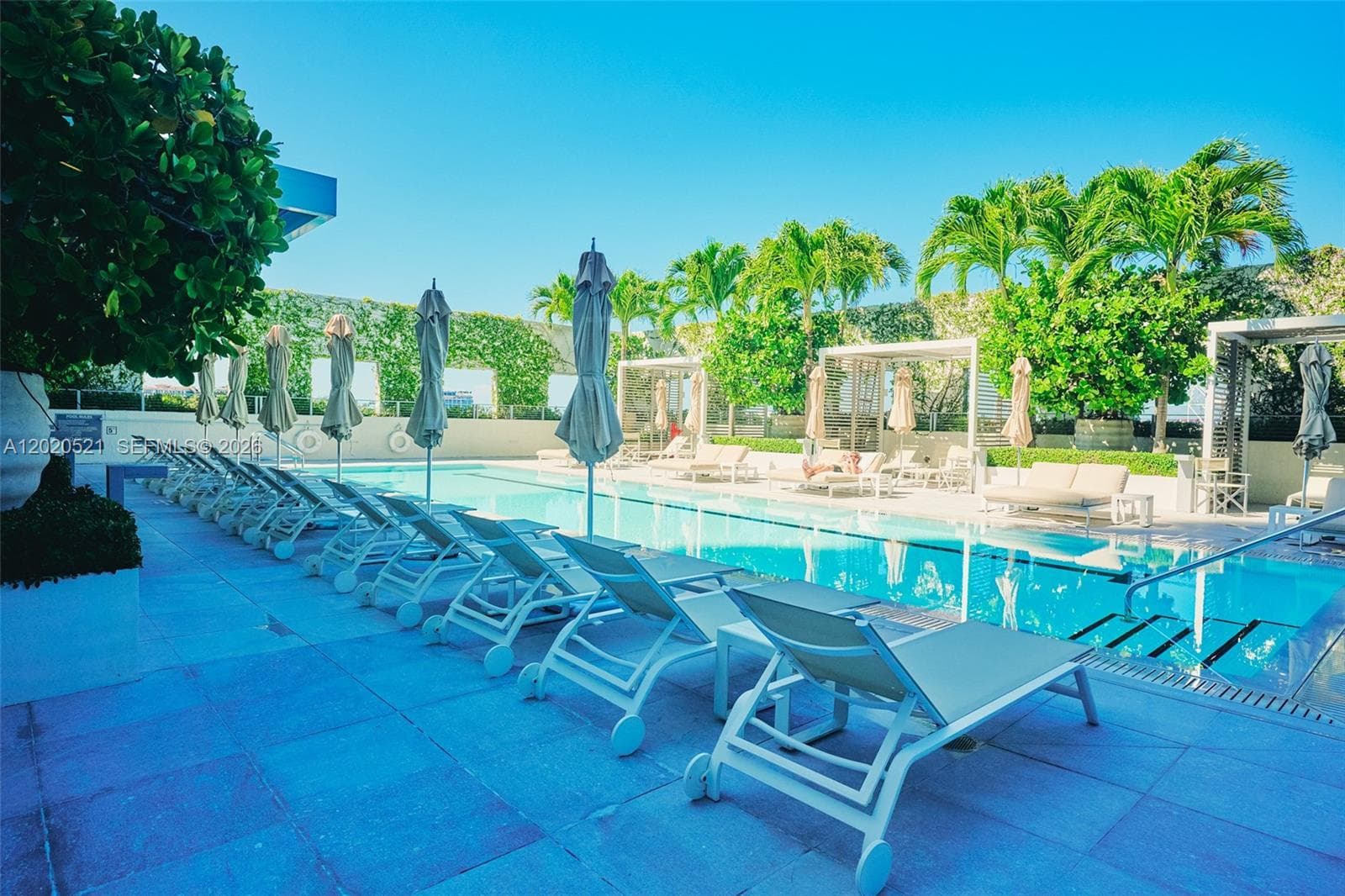 450 Alton Rd # 2810, Miami Beach FL 33139 — 25