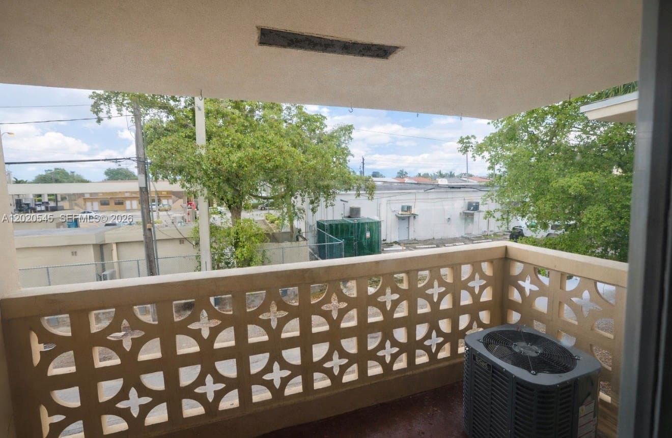 12275 NE 19th Ave # 11, North Miami FL 33181 — 10