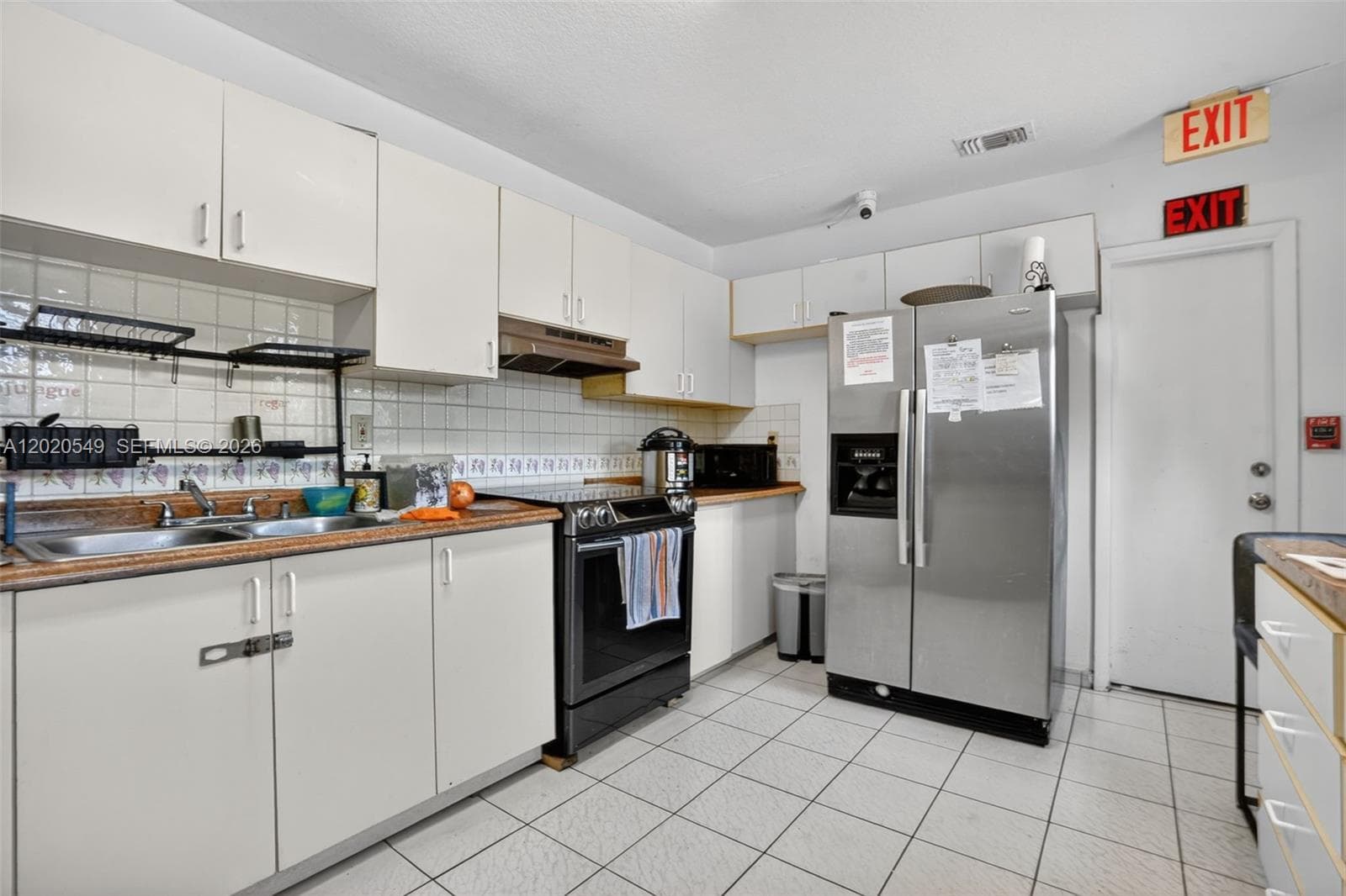 7100 NW 1st Ter, Miami FL 33126 — 7