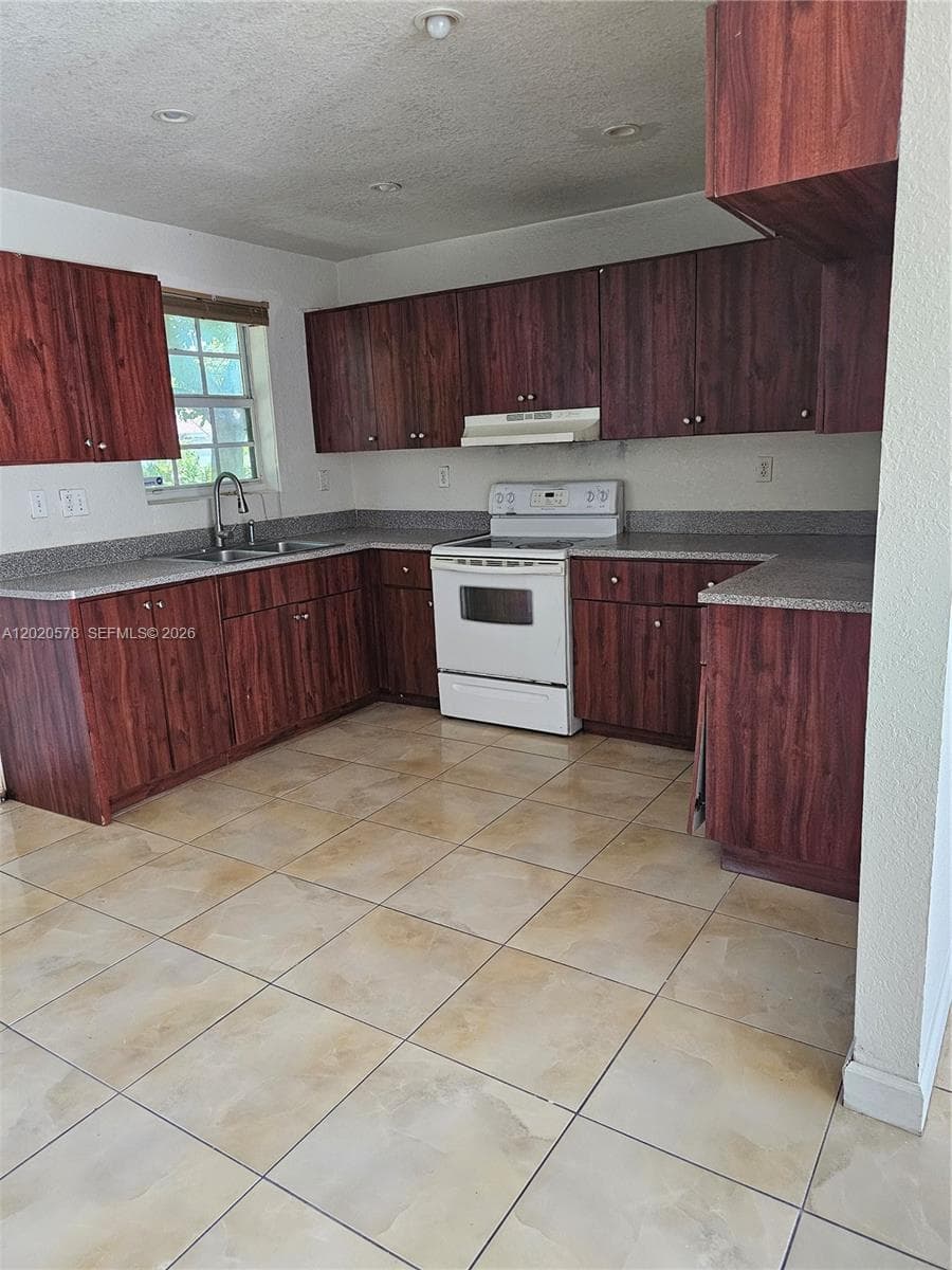 15700 NW 37th Pl, Miami Gardens FL 33054 — 3