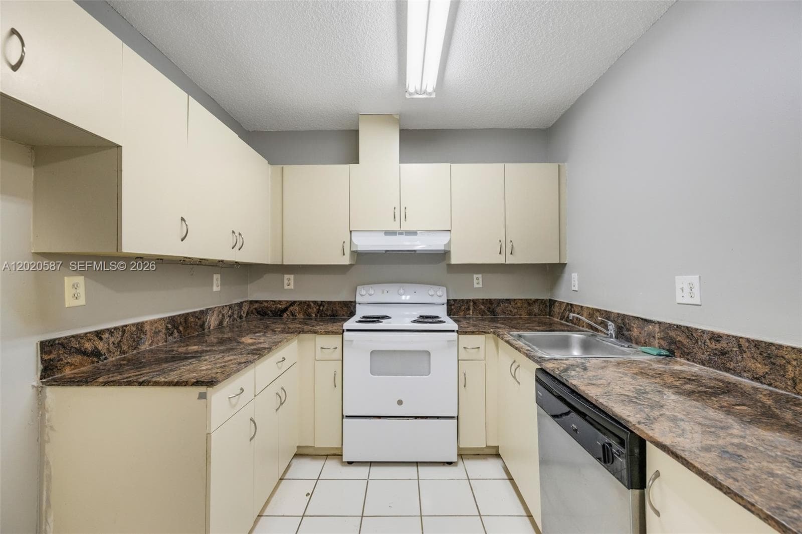 8423 SW 209th St, Cutler Bay FL 33189 — 6