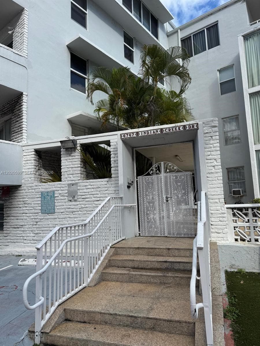 6767 Indian Creek Dr # 11, Miami Beach FL 33141 — 26