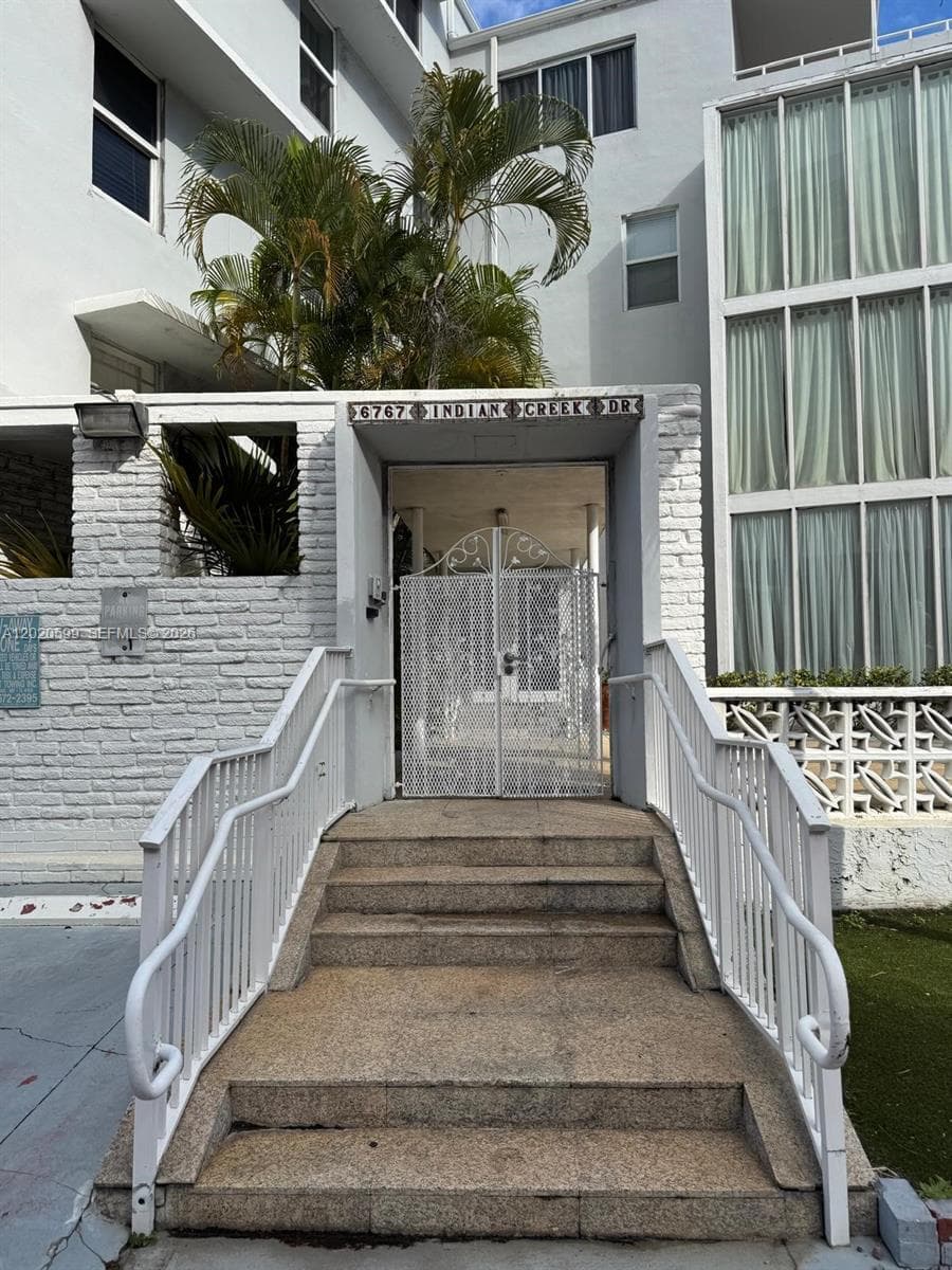 6767 Indian Creek Dr # 11, Miami Beach FL 33141 — 25