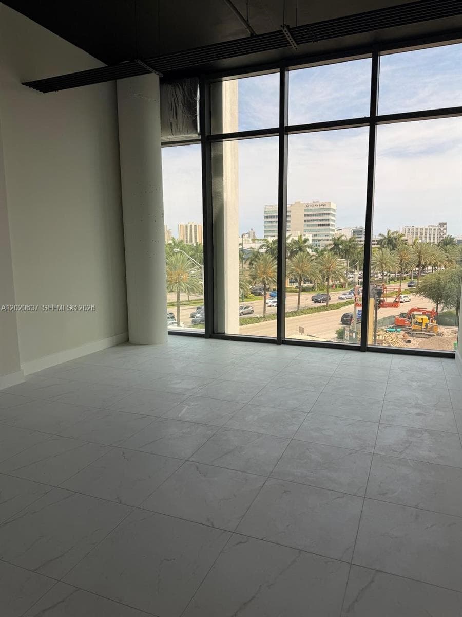 21290 Biscayne Blvd # 310, Aventura FL 33180 — 1