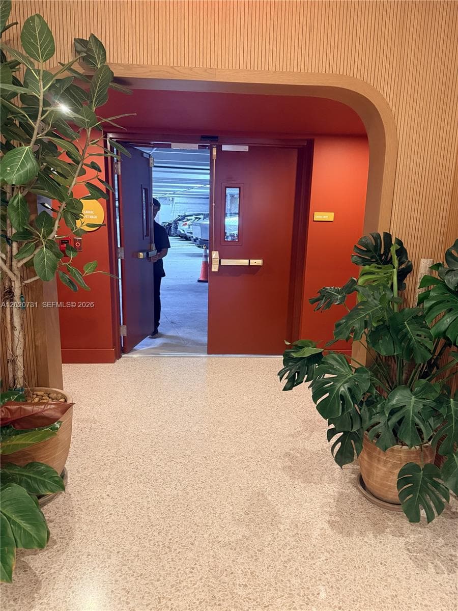 90 NE 32 # 905, Miami FL 33137 — 24