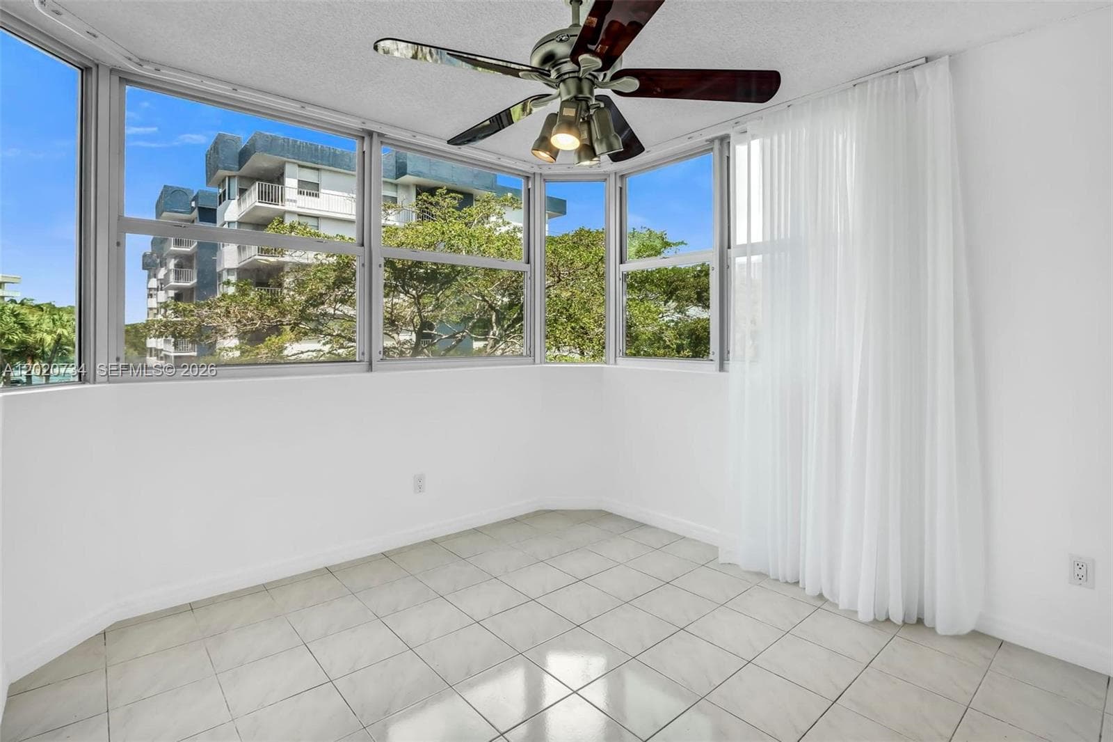 16558 NE 26th Ave # 3H, North Miami Beach FL 33160 — 3