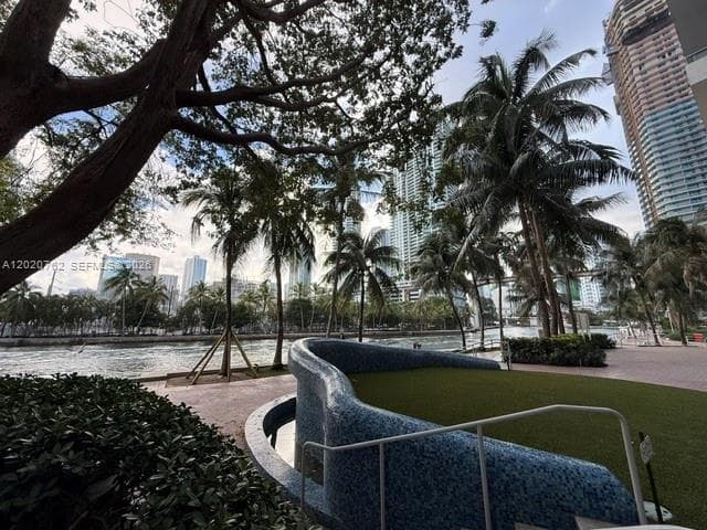 185 SW 7th St # 3803, Miami FL 33130 — 4