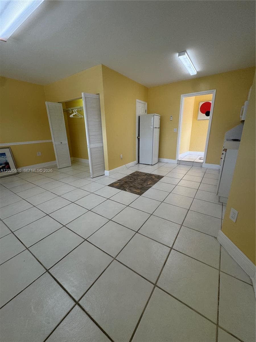 8605 SW 106th St # B, Miami FL 33156 — 6