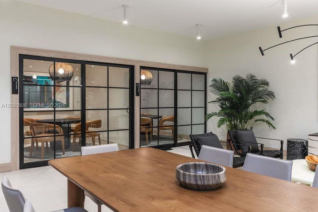225 N Miami Ave # 2810, Miami FL 33128 — 10