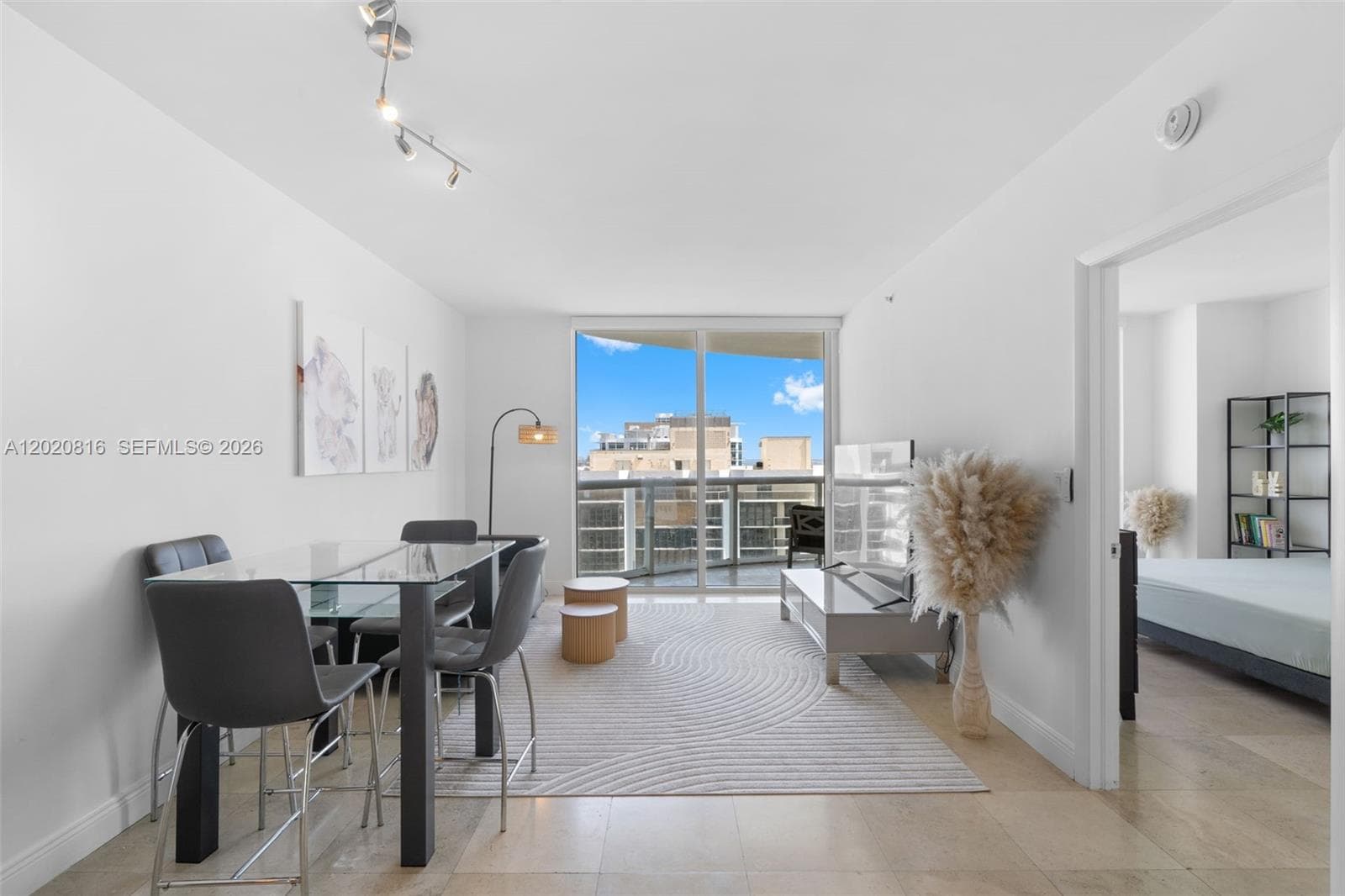 6365 Collins Ave # 1909, Miami Beach FL 33141 — 9