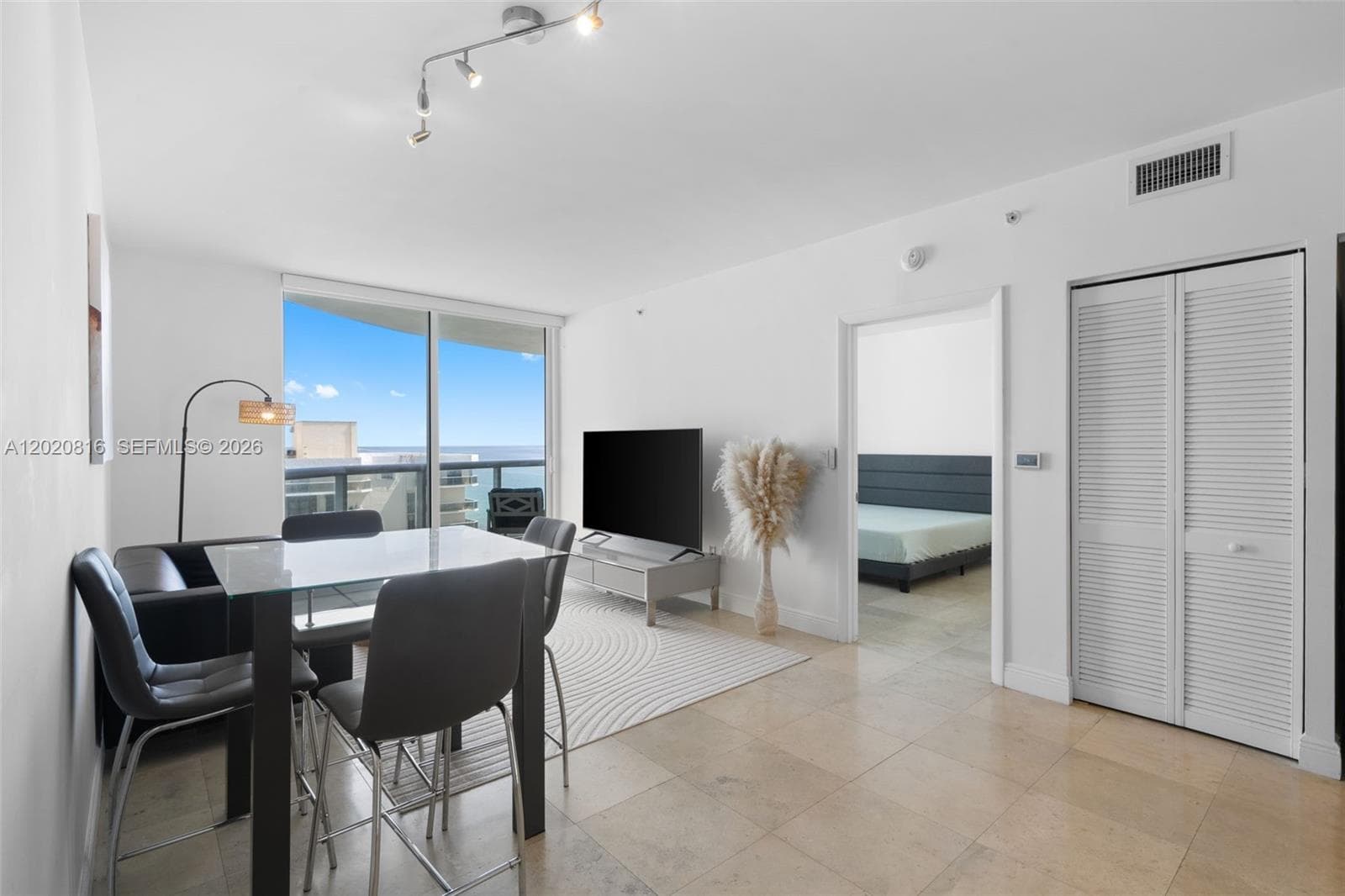 6365 Collins Ave # 1909, Miami Beach FL 33141 — 8