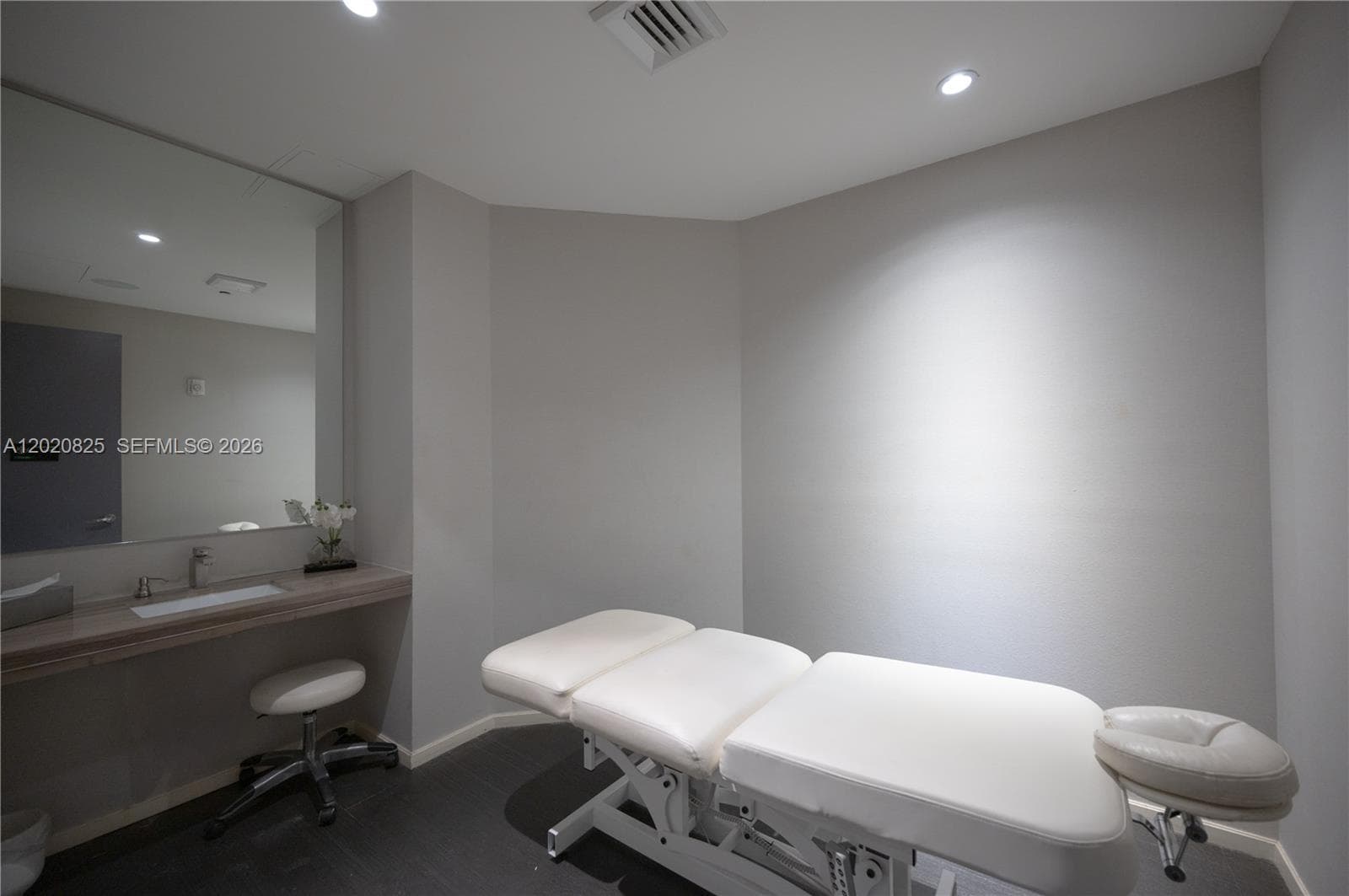 1300 Brickell Bay Dr # 1601, Miami FL 33131 — 34