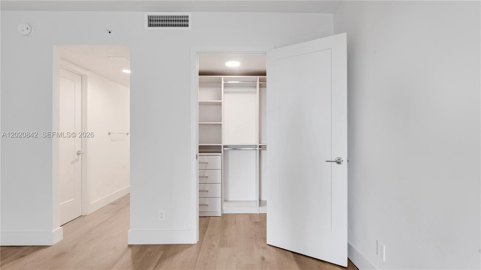 555 NE 34th St # 2709, Miami FL 33137 — 25