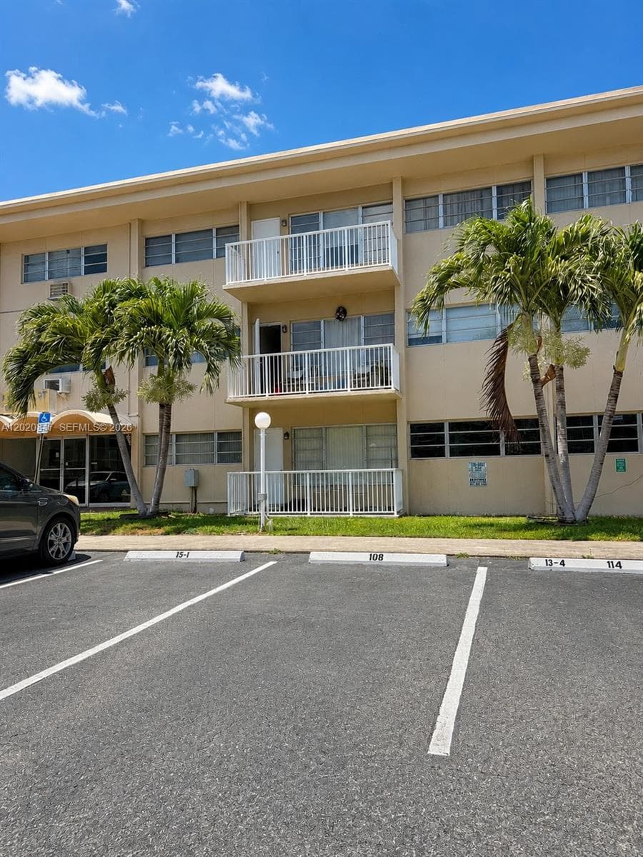 1460 NE 169th St # 108, North Miami Beach FL 33162 — 26