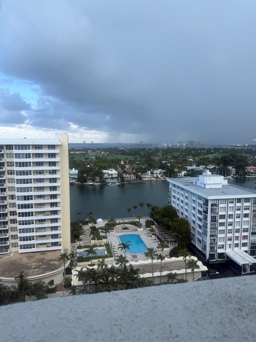 5601 Collins Ave # 1718, Miami Beach FL 33140 — 2