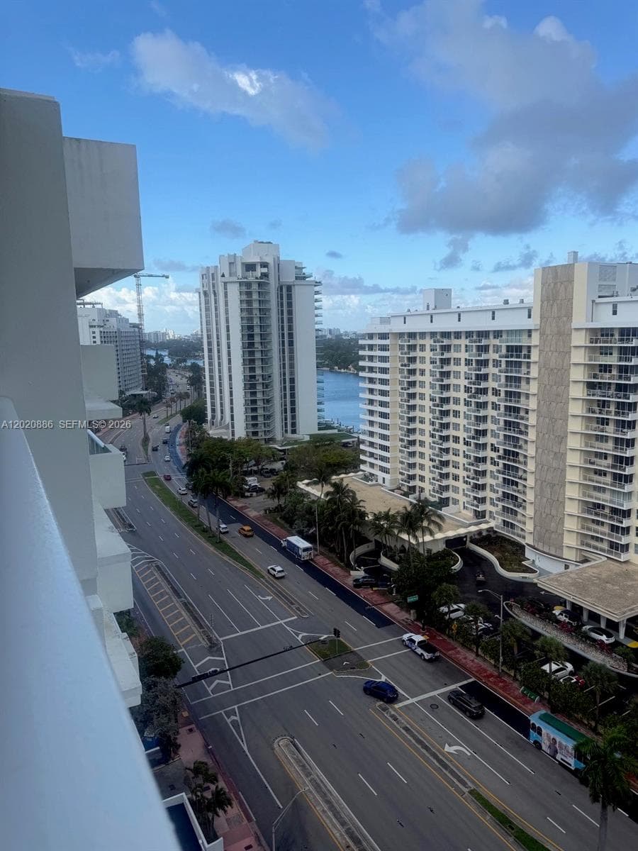 5601 Collins Ave # 1718, Miami Beach FL 33140 — 5