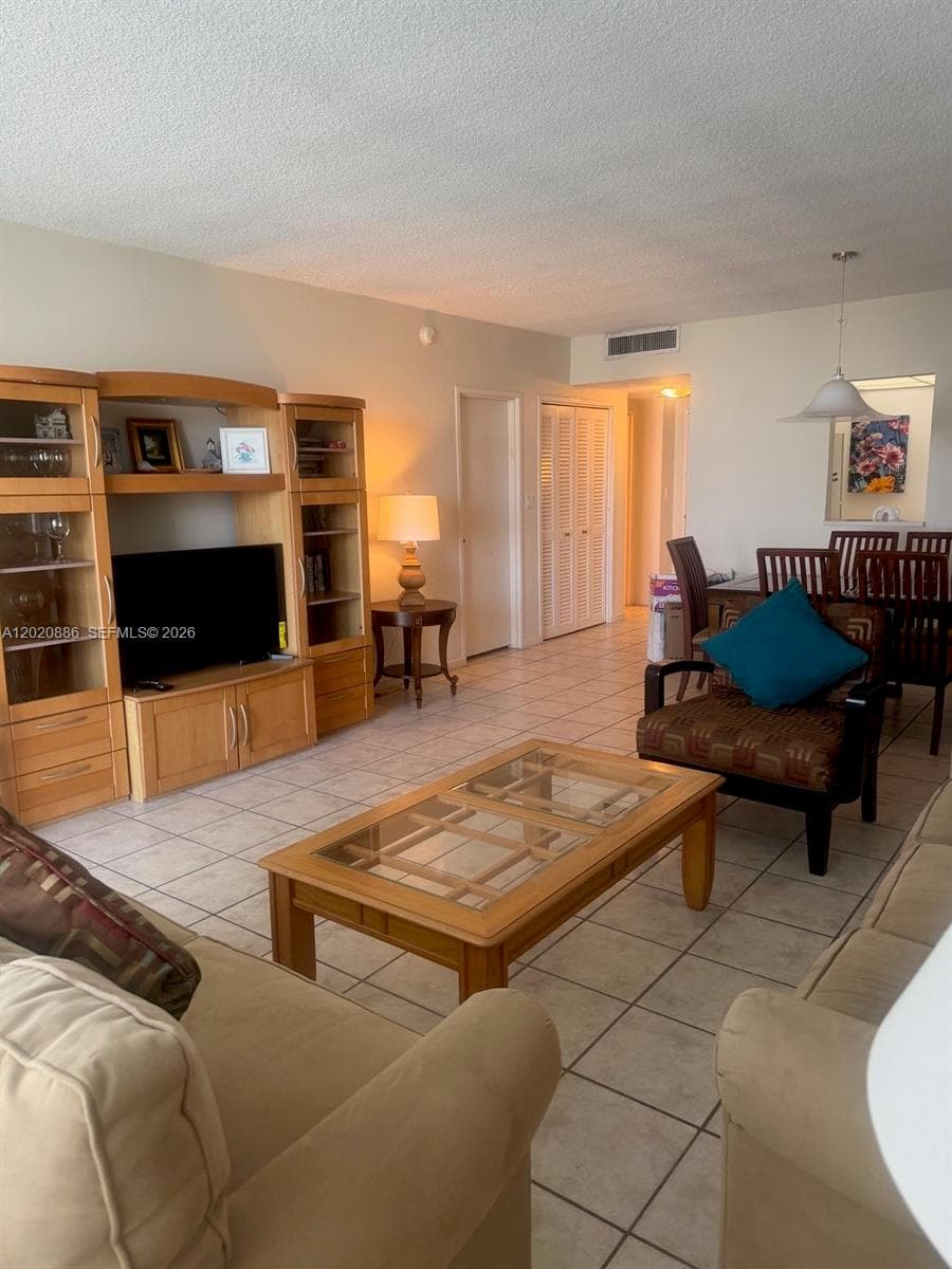 5601 Collins Ave # 1718, Miami Beach FL 33140 — 8