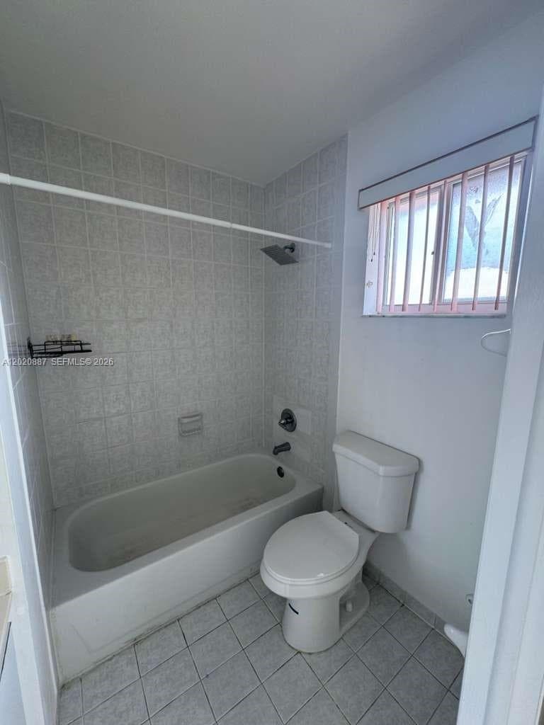 8059 NW 8th St # 4, Miami FL 33126 — 34