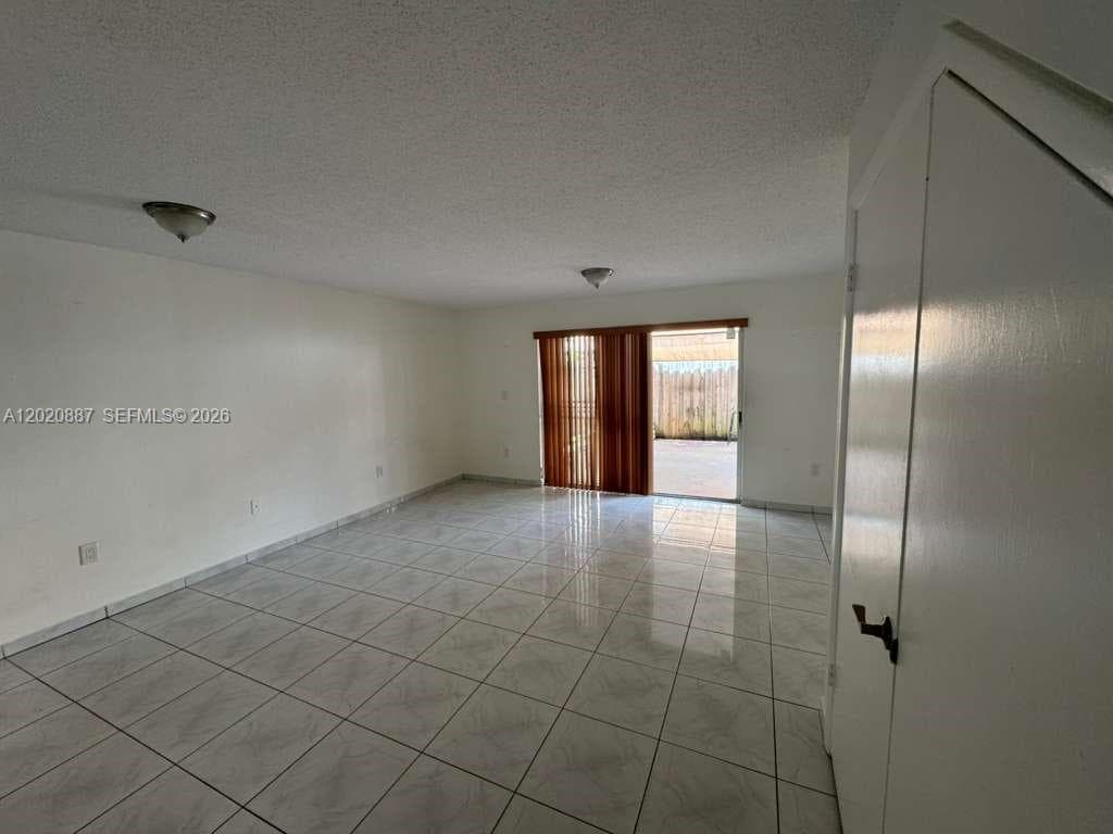 8059 NW 8th St # 4, Miami FL 33126 — 8
