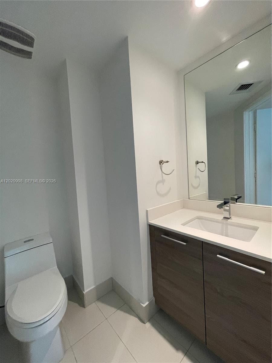1300 S Miami # 2709, Miami FL 33130 — 22