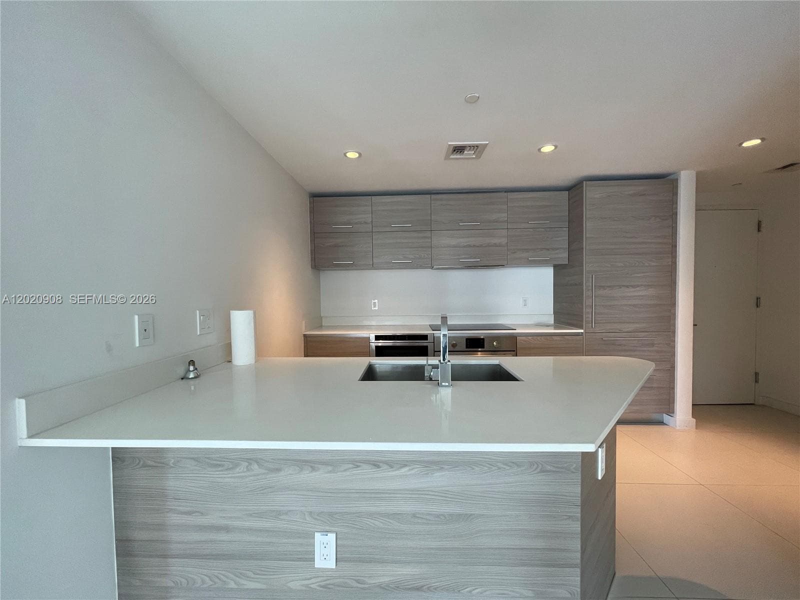 1300 S Miami # 2709, Miami FL 33130 — 10