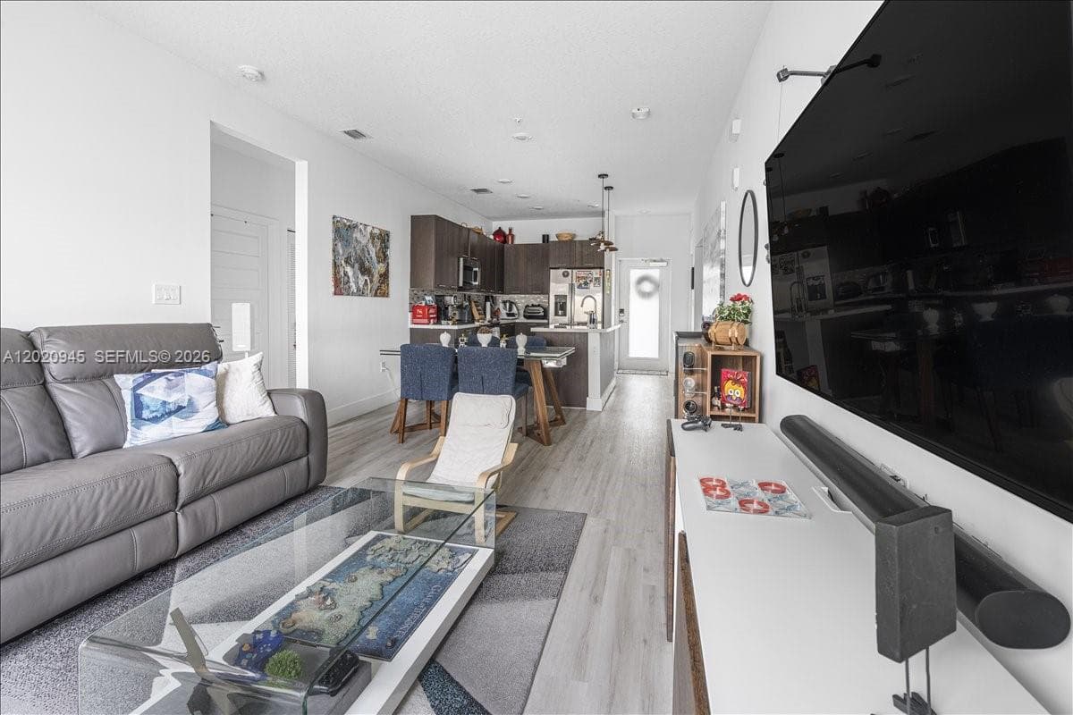 8301 NW 41st St # 309, Doral FL 33166 — 16