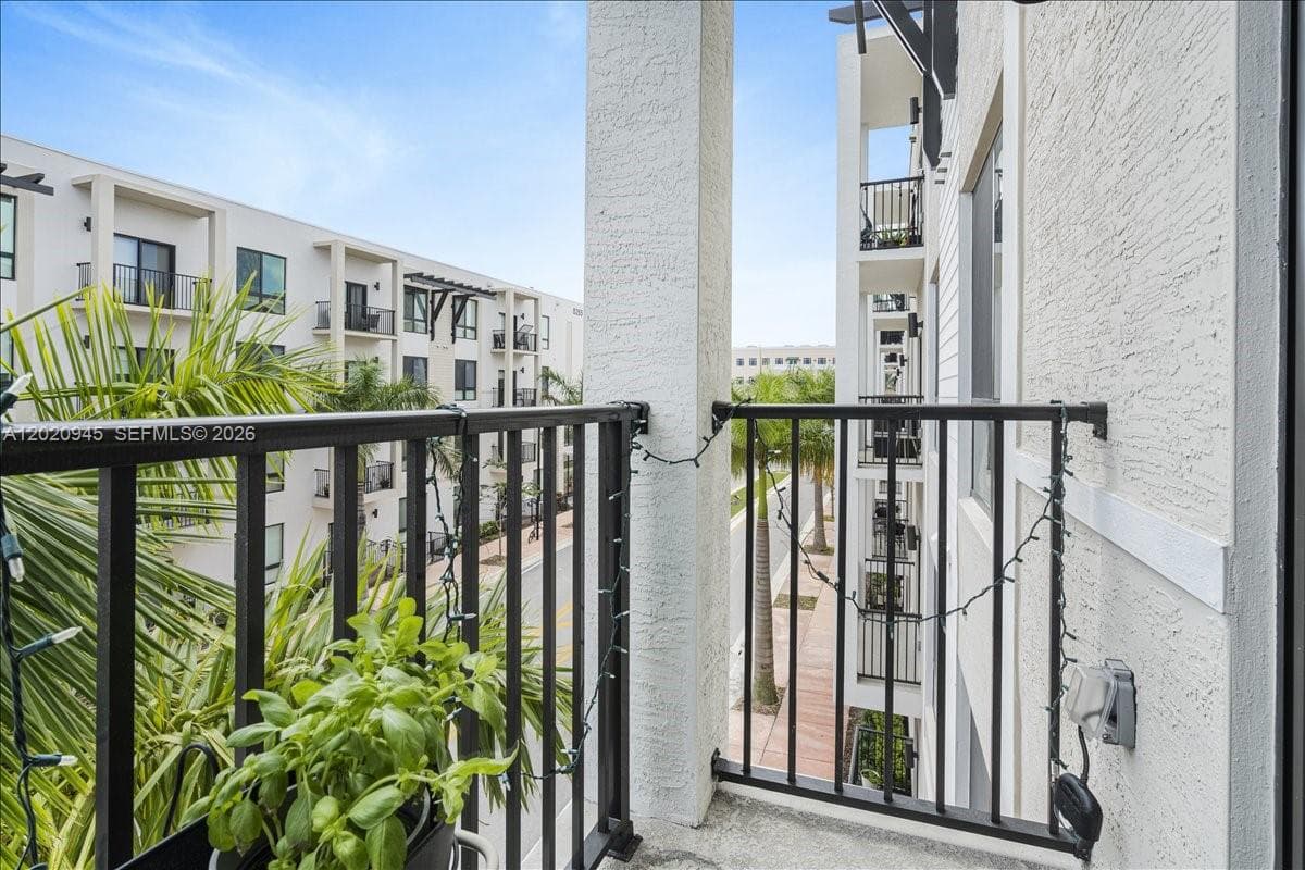 8301 NW 41st St # 309, Doral FL 33166 — 32