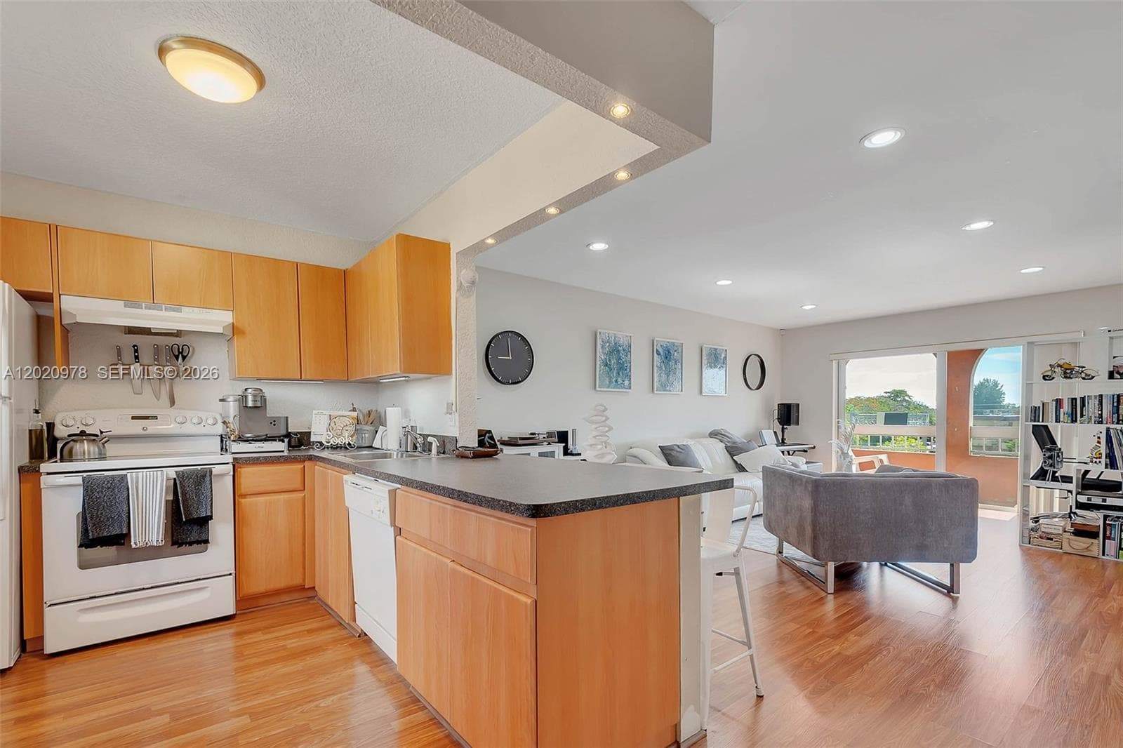 7701 Camino Real # 416, Miami FL 33143 — 1