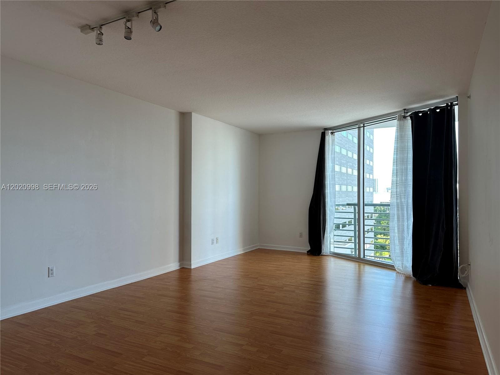 325 S BISCAYNE BL # 1516, Miami FL 33131 — 7