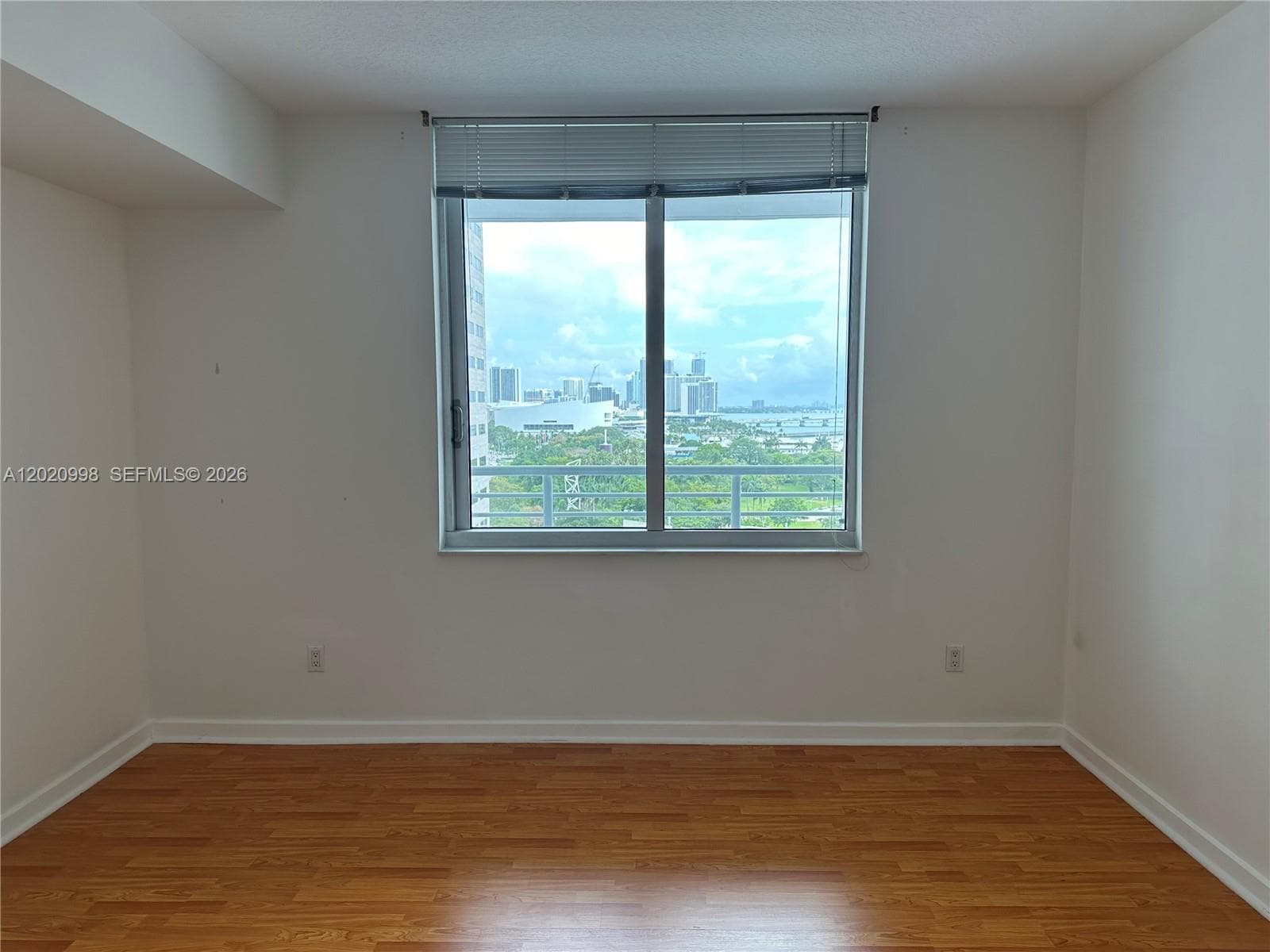325 S BISCAYNE BL # 1516, Miami FL 33131 — 8