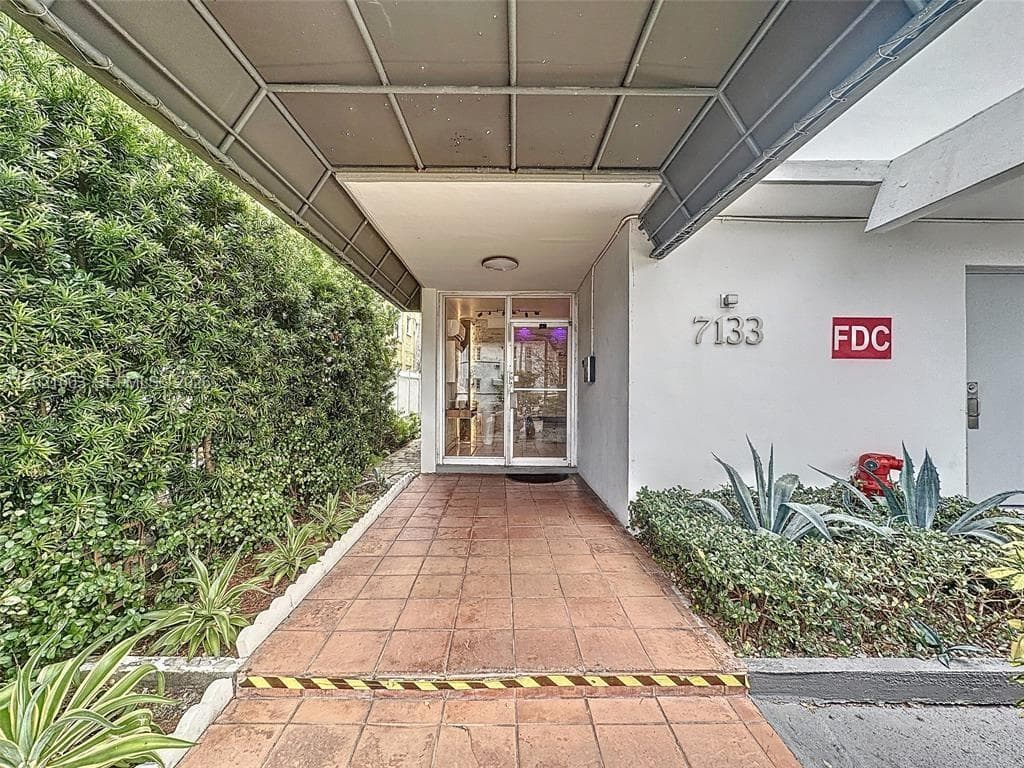 7133 Bay Dr # 705, Miami Beach FL 33141 — 22