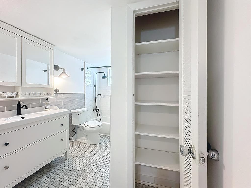 7133 Bay Dr # 705, Miami Beach FL 33141 — 11