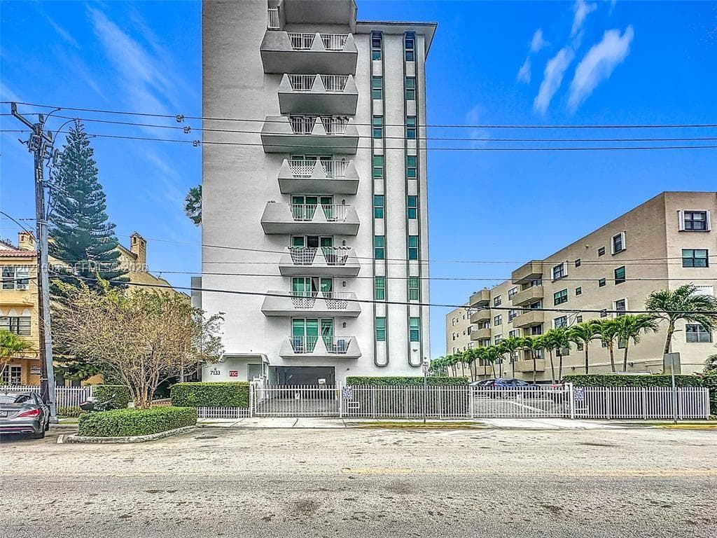 7133 Bay Dr # 705, Miami Beach FL 33141 — 25