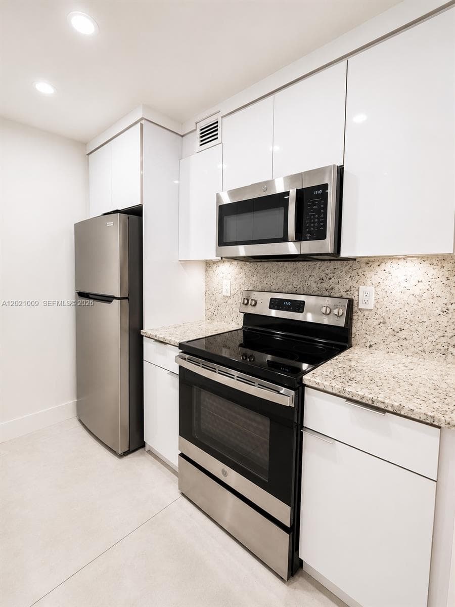 7160 Fairway Dr # J16, Miami Lakes FL 33014 — 6
