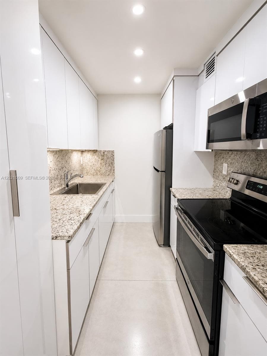 7160 Fairway Dr # J16, Miami Lakes FL 33014 — 7