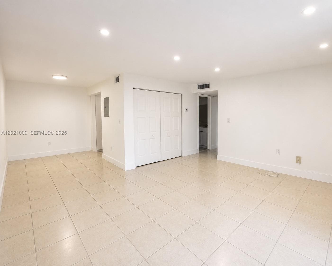 7160 Fairway Dr # J16, Miami Lakes FL 33014 — 3