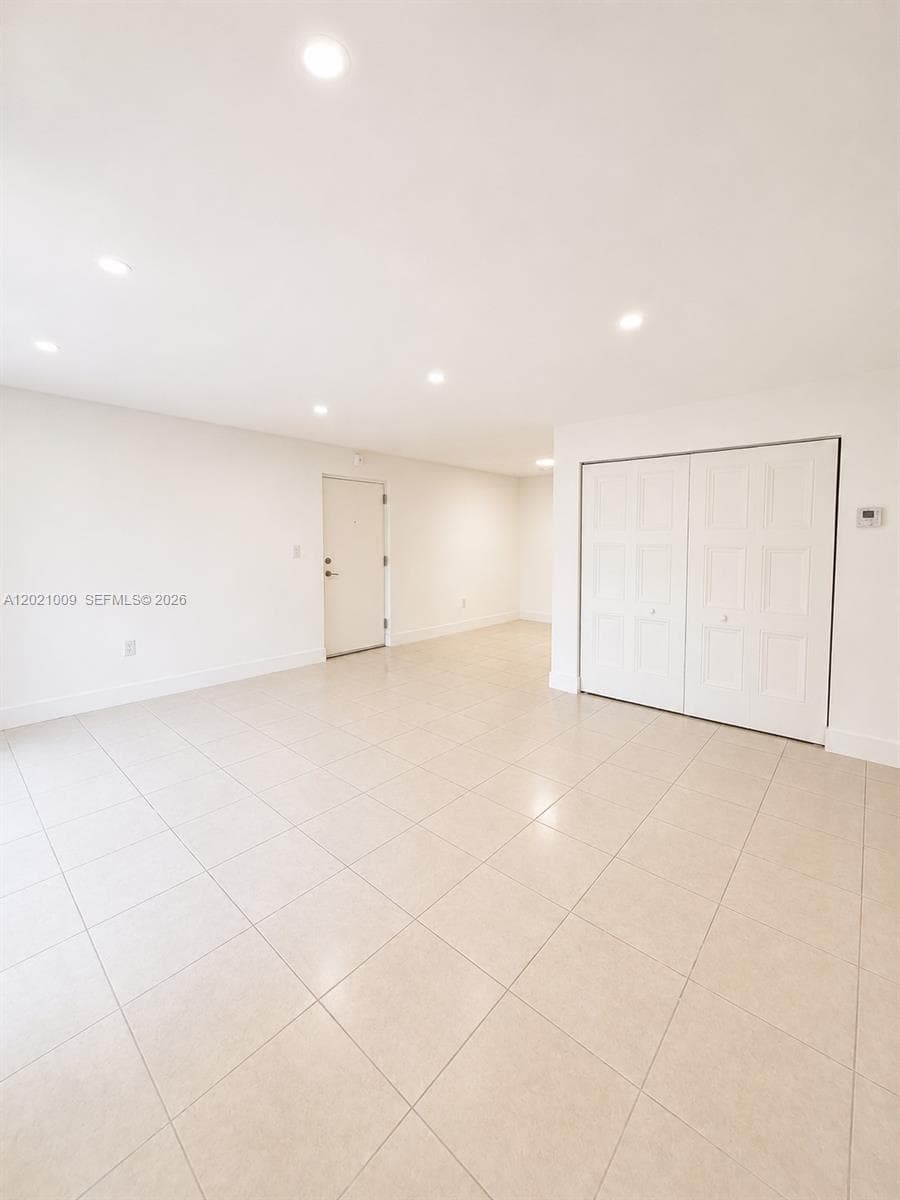7160 Fairway Dr # J16, Miami Lakes FL 33014 — 5