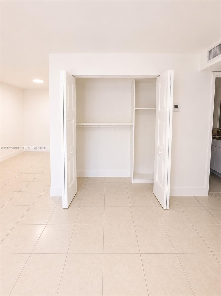 7160 Fairway Dr # J16, Miami Lakes FL 33014 — 4