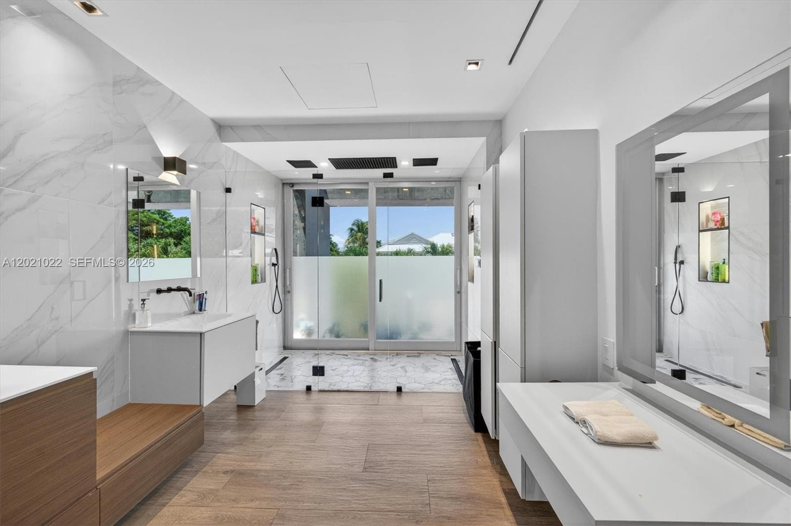 625 Curtiswood Dr, Key Biscayne FL 33149 — 23