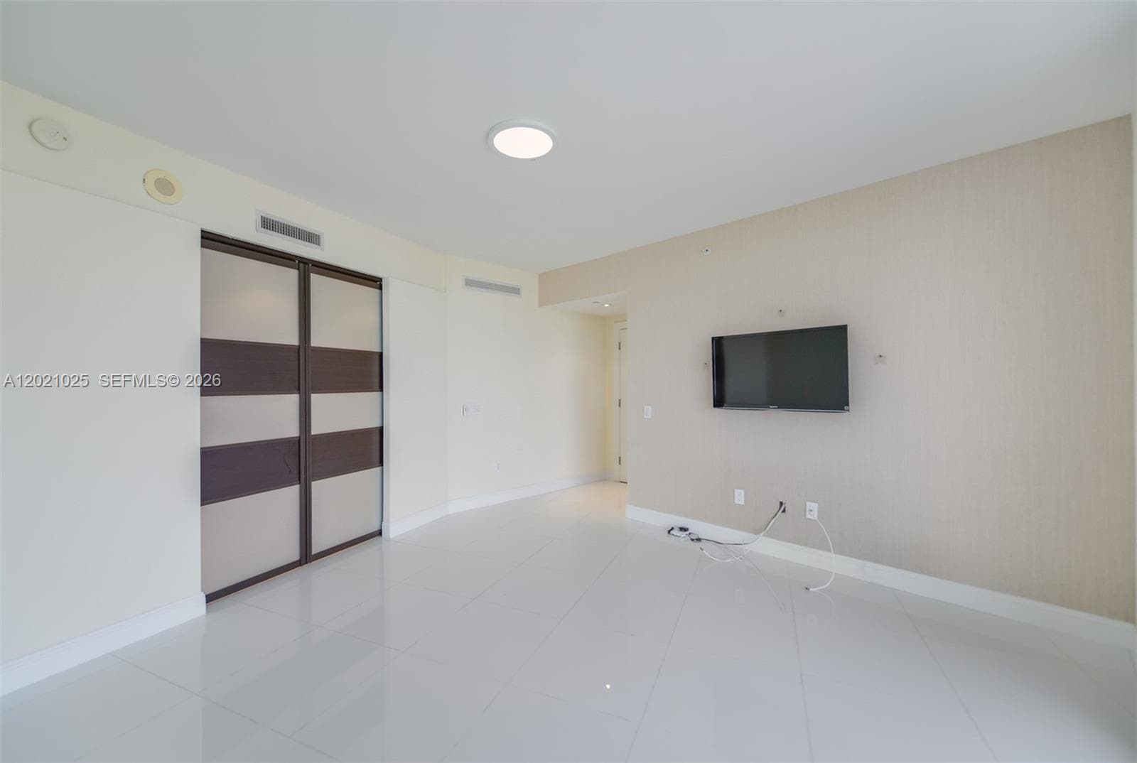 6000 Island Blvd # 1801, Aventura FL 33160 — 37