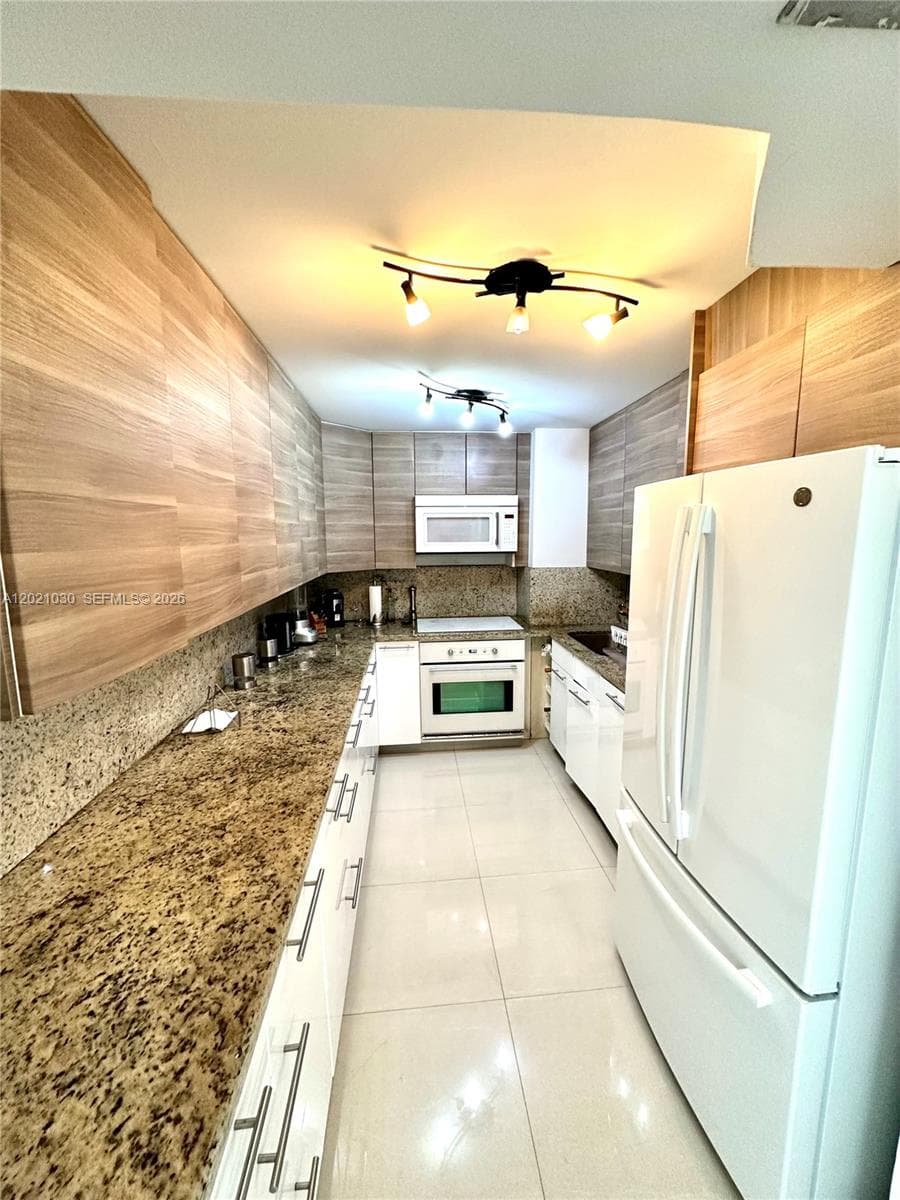100 Bayview Dr # 1729, Sunny Isles Beach FL 33160 — 3