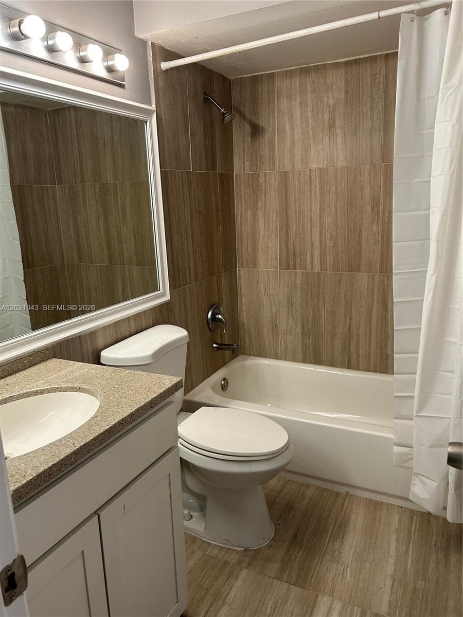 1136 NE 210th Ter # 1136, Miami FL 33179 — 17