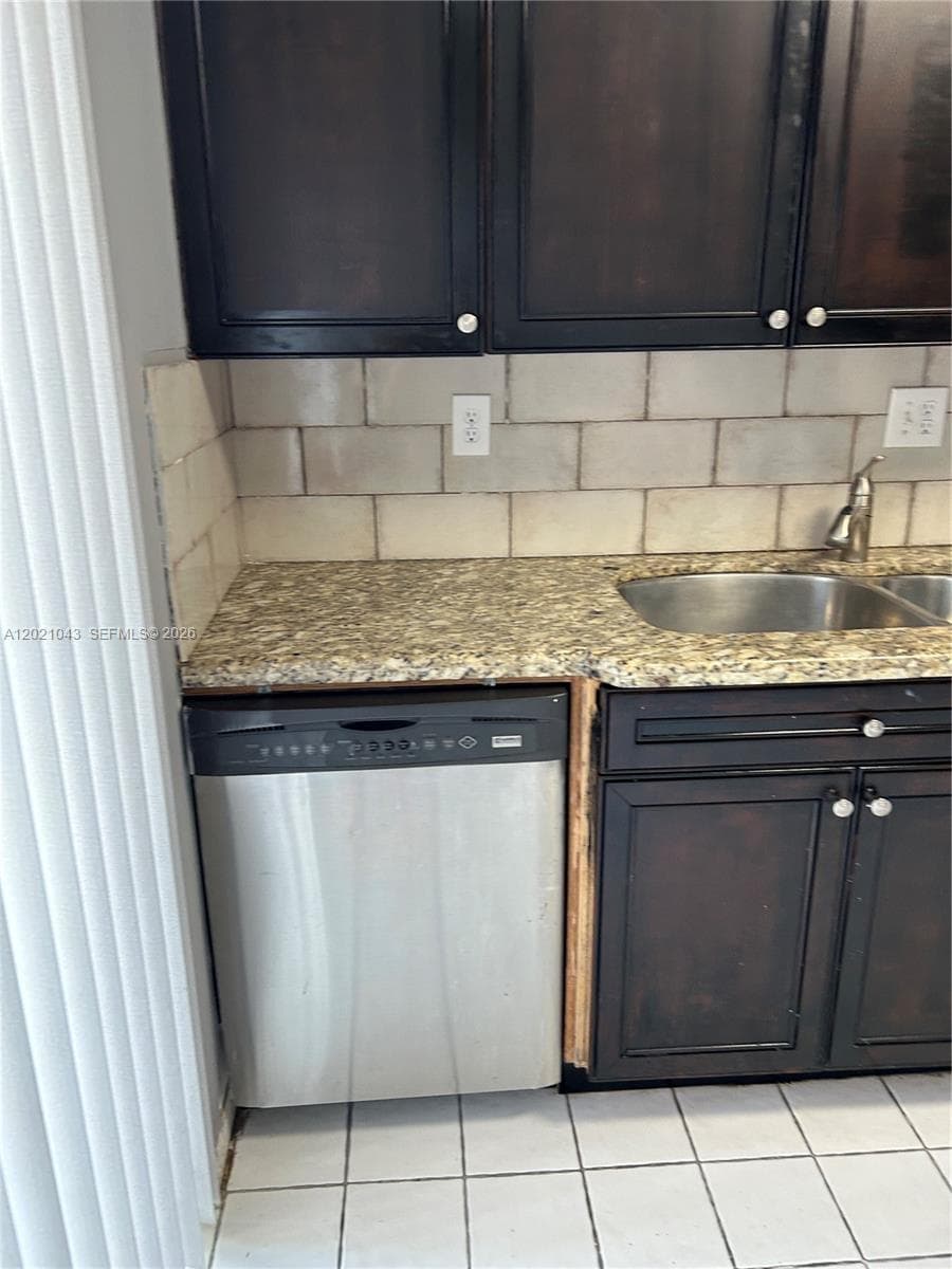 1136 NE 210th Ter # 1136, Miami FL 33179 — 3