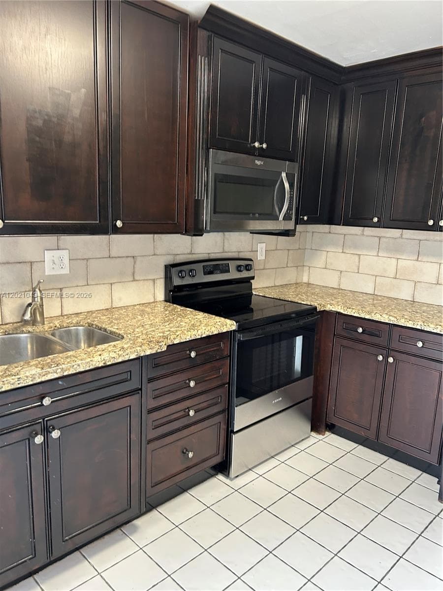 1136 NE 210th Ter # 1136, Miami FL 33179 — 1