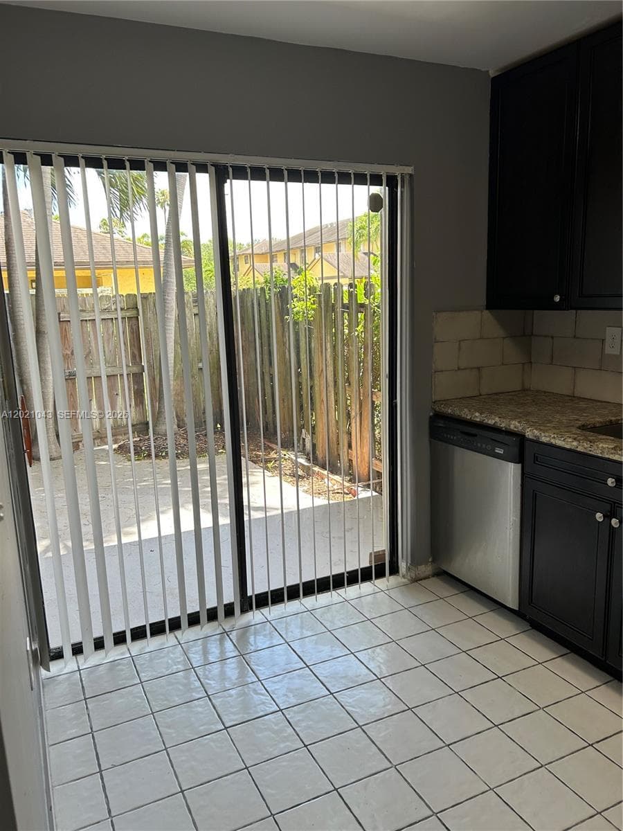 1136 NE 210th Ter # 1136, Miami FL 33179 — 5