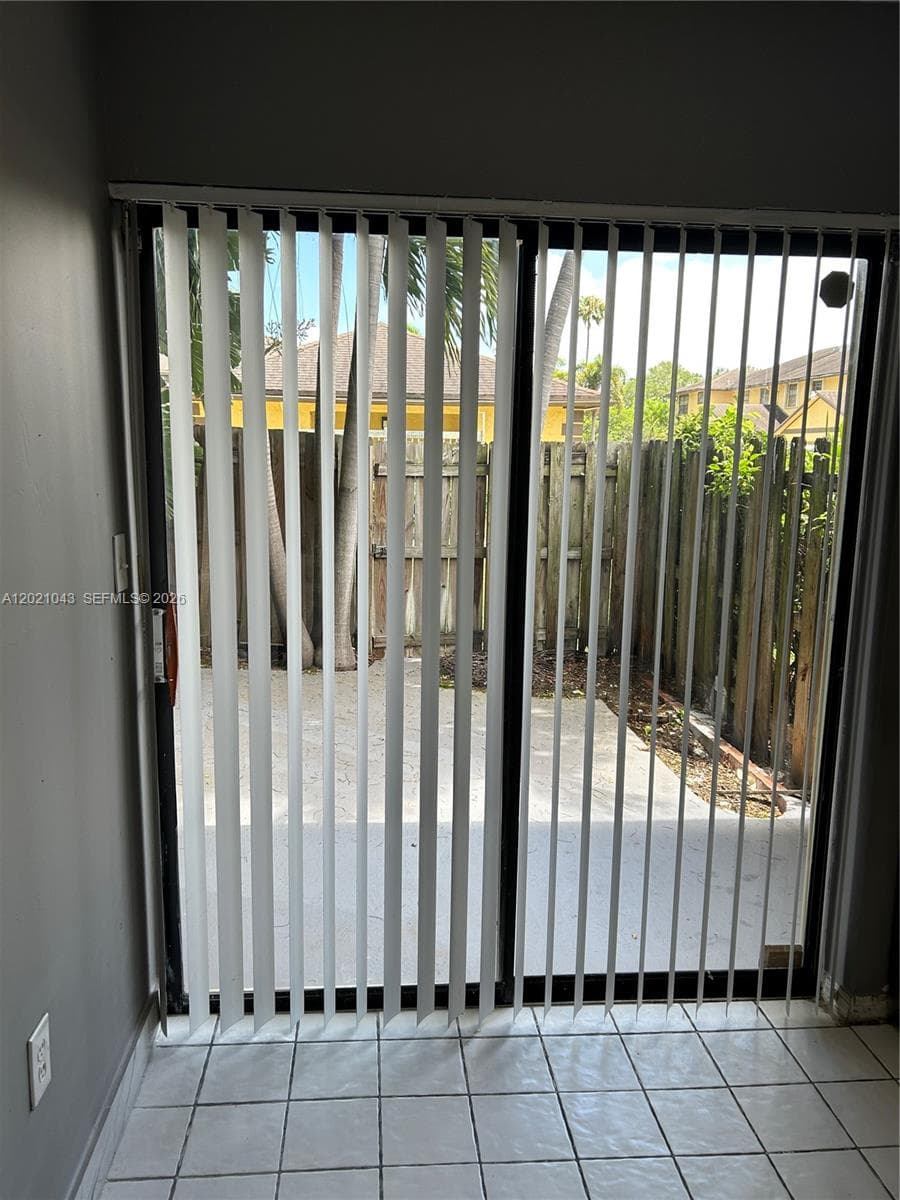 1136 NE 210th Ter # 1136, Miami FL 33179 — 4